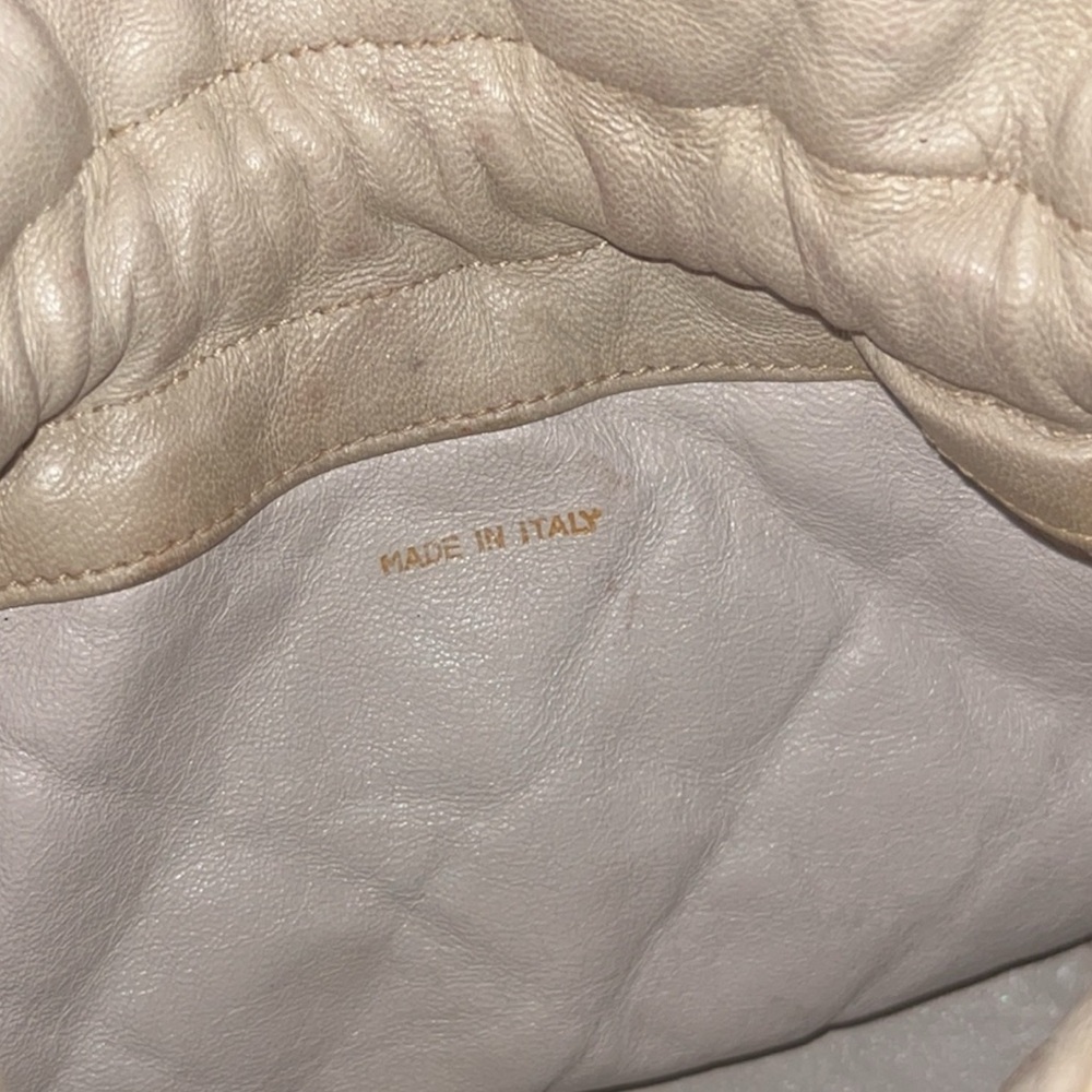 Authentic Chanel 1989 Vintage Beige Quilted Bucket Bag - Picture 3 of 10